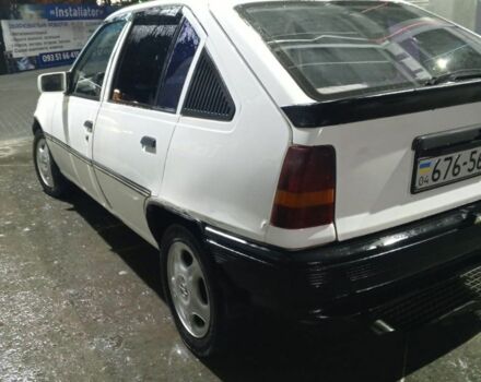 Белый Опель Кадет, объемом двигателя 1.3 л и пробегом 200 тыс. км за 850 $, фото 3 на Automoto.ua