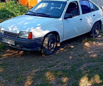 Белый Опель Кадет, объемом двигателя 1.3 л и пробегом 0 тыс. км за 800 $, фото 3 на Automoto.ua