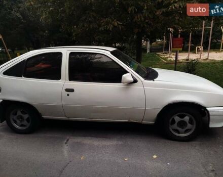 Белый Опель Кадет, объемом двигателя 1.6 л и пробегом 420 тыс. км за 650 $, фото 1 на Automoto.ua