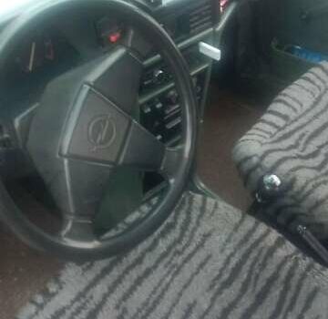 Белый Опель Кадет, объемом двигателя 1.3 л и пробегом 600 тыс. км за 750 $, фото 2 на Automoto.ua