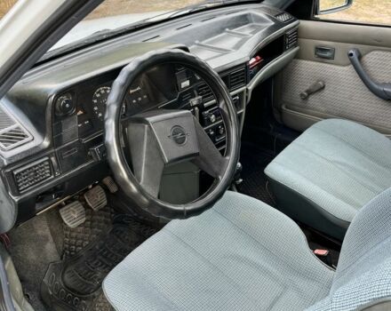 Белый Опель Кадет, объемом двигателя 1.3 л и пробегом 130 тыс. км за 1700 $, фото 7 на Automoto.ua