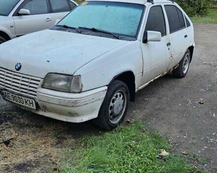 Белый Опель Кадет, объемом двигателя 1.3 л и пробегом 800 тыс. км за 700 $, фото 1 на Automoto.ua