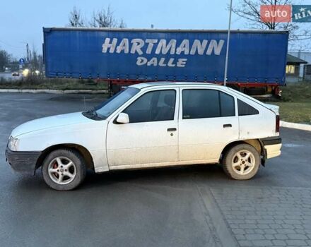 Белый Опель Кадет, объемом двигателя 1.3 л и пробегом 379 тыс. км за 699 $, фото 5 на Automoto.ua