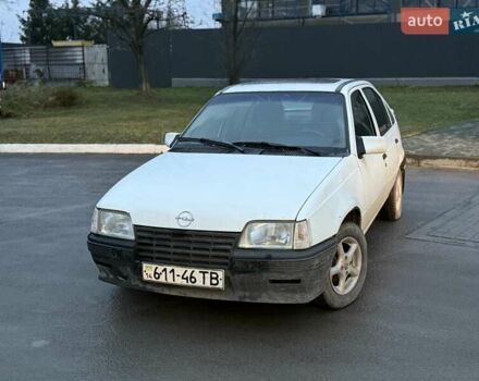 Белый Опель Кадет, объемом двигателя 1.3 л и пробегом 379 тыс. км за 699 $, фото 1 на Automoto.ua