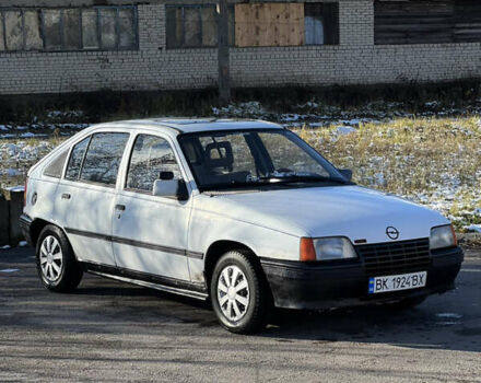 Белый Опель Кадет, объемом двигателя 1.3 л и пробегом 10 тыс. км за 850 $, фото 1 на Automoto.ua