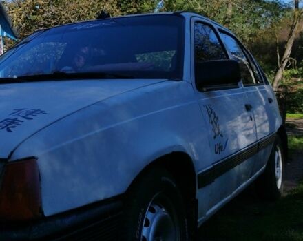 Белый Опель Кадет, объемом двигателя 1 л и пробегом 100 тыс. км за 900 $, фото 3 на Automoto.ua