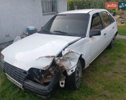 Белый Опель Кадет, объемом двигателя 1.3 л и пробегом 300 тыс. км за 400 $, фото 5 на Automoto.ua