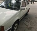 Белый Опель Кадет, объемом двигателя 1.3 л и пробегом 1000 тыс. км за 600 $, фото 2 на Automoto.ua