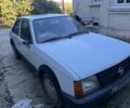 Белый Опель Кадет, объемом двигателя 1.2 л и пробегом 200 тыс. км за 400 $, фото 4 на Automoto.ua