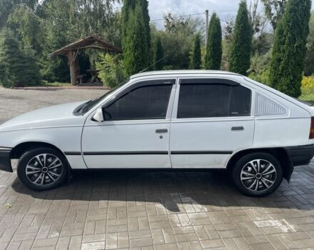 Белый Опель Кадет, объемом двигателя 1.2 л и пробегом 160 тыс. км за 1400 $, фото 1 на Automoto.ua