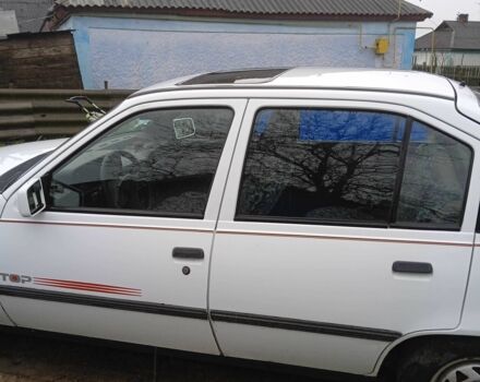 Белый Опель Кадет, объемом двигателя 1.3 л и пробегом 70 тыс. км за 642 $, фото 4 на Automoto.ua