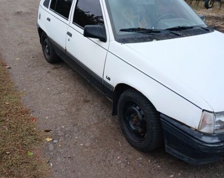 Белый Опель Кадет, объемом двигателя 1.6 л и пробегом 200 тыс. км за 1200 $, фото 1 на Automoto.ua