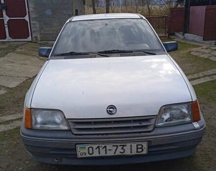 Белый Опель Кадет, объемом двигателя 1.4 л и пробегом 300 тыс. км за 800 $, фото 3 на Automoto.ua