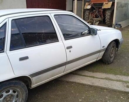 Белый Опель Кадет, объемом двигателя 1.4 л и пробегом 300 тыс. км за 800 $, фото 2 на Automoto.ua