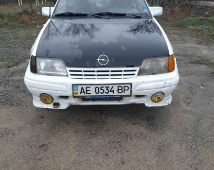 Белый Опель Кадет, объемом двигателя 1 л и пробегом 100 тыс. км за 1200 $, фото 4 на Automoto.ua