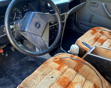 Белый Опель Кадет, объемом двигателя 1.3 л и пробегом 300 тыс. км за 250 $, фото 2 на Automoto.ua