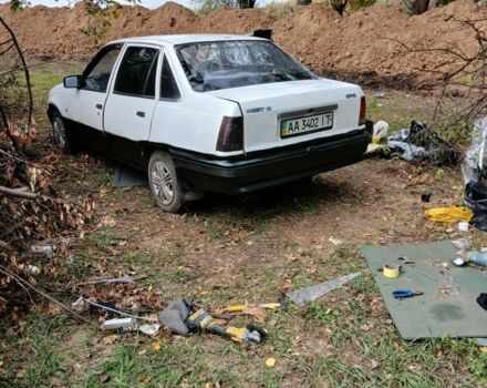 Белый Опель Кадет, объемом двигателя 1.3 л и пробегом 24 тыс. км за 668 $, фото 1 на Automoto.ua