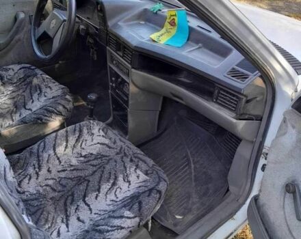 Білий Опель Кадет, об'ємом двигуна 1.6 л та пробігом 170 тис. км за 1000 $, фото 1 на Automoto.ua