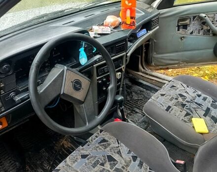 Белый Опель Кадет, объемом двигателя 1.7 л и пробегом 155 тыс. км за 700 $, фото 2 на Automoto.ua