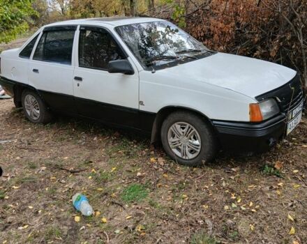 Белый Опель Кадет, объемом двигателя 1.3 л и пробегом 24 тыс. км за 668 $, фото 2 на Automoto.ua