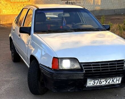 Белый Опель Кадет, объемом двигателя 1.6 л и пробегом 0 тыс. км за 520 $, фото 3 на Automoto.ua