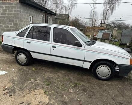 Белый Опель Кадет, объемом двигателя 1.3 л и пробегом 799 тыс. км за 1100 $, фото 6 на Automoto.ua