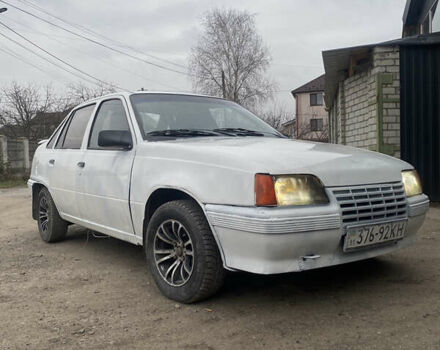 Белый Опель Кадет, объемом двигателя 1.6 л и пробегом 100 тыс. км за 700 $, фото 2 на Automoto.ua