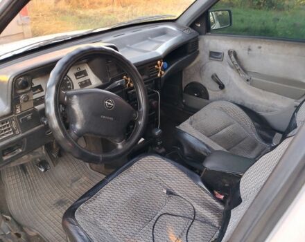 Белый Опель Кадет, объемом двигателя 1.4 л и пробегом 2 тыс. км за 826 $, фото 6 на Automoto.ua