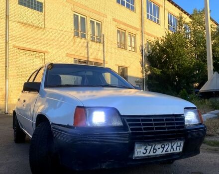 Белый Опель Кадет, объемом двигателя 1.6 л и пробегом 0 тыс. км за 520 $, фото 6 на Automoto.ua