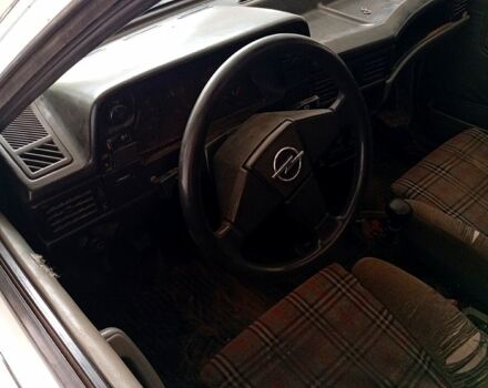 Белый Опель Кадет, объемом двигателя 1.8 л и пробегом 150 тыс. км за 850 $, фото 4 на Automoto.ua