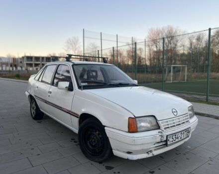 Белый Опель Кадет, объемом двигателя 1.6 л и пробегом 200 тыс. км за 599 $, фото 2 на Automoto.ua