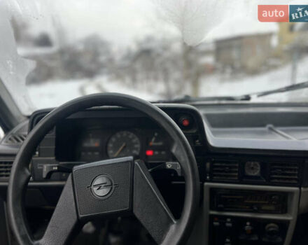 Белый Опель Кадет, объемом двигателя 1.6 л и пробегом 180 тыс. км за 650 $, фото 6 на Automoto.ua