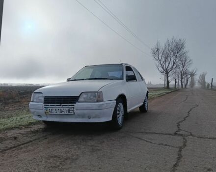 Белый Опель Кадет, объемом двигателя 1.3 л и пробегом 300 тыс. км за 525 $, фото 4 на Automoto.ua