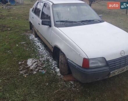 Белый Опель Кадет, объемом двигателя 1.3 л и пробегом 200 тыс. км за 550 $, фото 4 на Automoto.ua