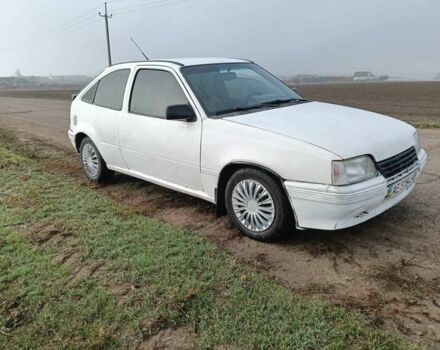 Белый Опель Кадет, объемом двигателя 1.3 л и пробегом 300 тыс. км за 525 $, фото 2 на Automoto.ua