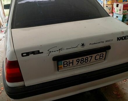 Белый Опель Кадет, объемом двигателя 1.8 л и пробегом 150 тыс. км за 850 $, фото 2 на Automoto.ua