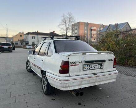 Белый Опель Кадет, объемом двигателя 1.6 л и пробегом 200 тыс. км за 599 $, фото 5 на Automoto.ua