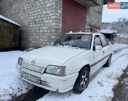 Белый Опель Кадет, объемом двигателя 1.6 л и пробегом 180 тыс. км за 650 $, фото 2 на Automoto.ua