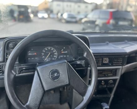 Белый Опель Кадет, объемом двигателя 1.6 л и пробегом 200 тыс. км за 599 $, фото 7 на Automoto.ua