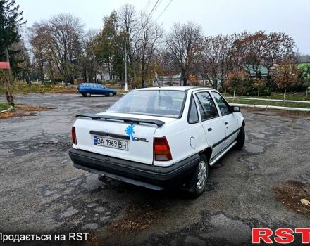 Белый Опель Кадет, объемом двигателя 1.3 л и пробегом 0 тыс. км за 650 $, фото 2 на Automoto.ua