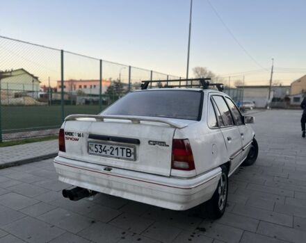 Белый Опель Кадет, объемом двигателя 1.6 л и пробегом 200 тыс. км за 599 $, фото 4 на Automoto.ua