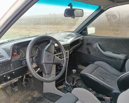 Белый Опель Кадет, объемом двигателя 1.3 л и пробегом 300 тыс. км за 525 $, фото 3 на Automoto.ua