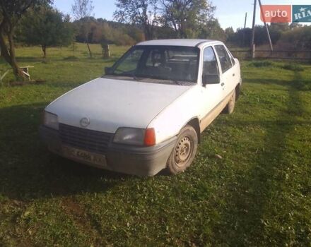 Белый Опель Кадет, объемом двигателя 1.3 л и пробегом 200 тыс. км за 550 $, фото 1 на Automoto.ua