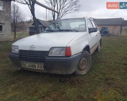 Белый Опель Кадет, объемом двигателя 1.3 л и пробегом 200 тыс. км за 550 $, фото 3 на Automoto.ua