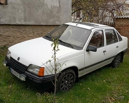 Белый Опель Кадет, объемом двигателя 1.3 л и пробегом 250 тыс. км за 1300 $, фото 1 на Automoto.ua