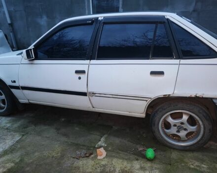 Белый Опель Кадет, объемом двигателя 2 л и пробегом 320 тыс. км за 357 $, фото 4 на Automoto.ua