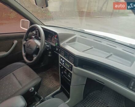 Білий Опель Кадет, об'ємом двигуна 1.6 л та пробігом 170 тис. км за 1500 $, фото 9 на Automoto.ua