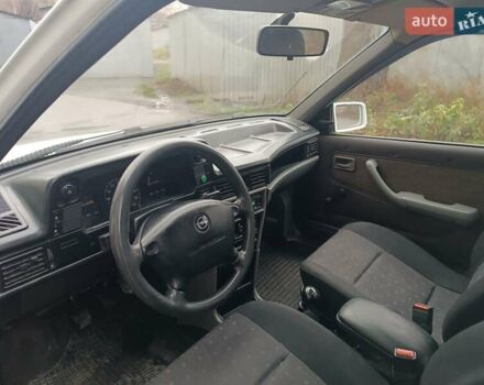 Білий Опель Кадет, об'ємом двигуна 1.6 л та пробігом 170 тис. км за 1500 $, фото 7 на Automoto.ua