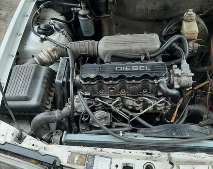 Белый Опель Кадет, объемом двигателя 1.7 л и пробегом 250 тыс. км за 1250 $, фото 6 на Automoto.ua