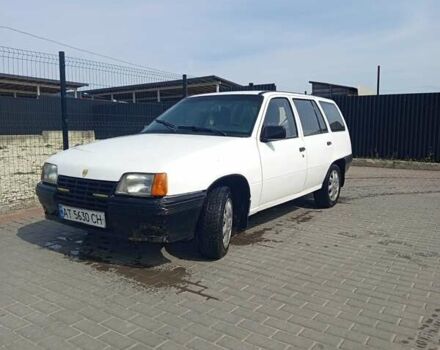 Белый Опель Кадет, объемом двигателя 1.6 л и пробегом 1000 тыс. км за 950 $, фото 4 на Automoto.ua